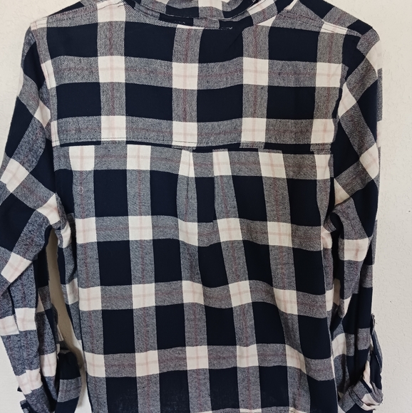 💙Plaid flannel love fire crop top with half sleeves - Picture 3 of 12